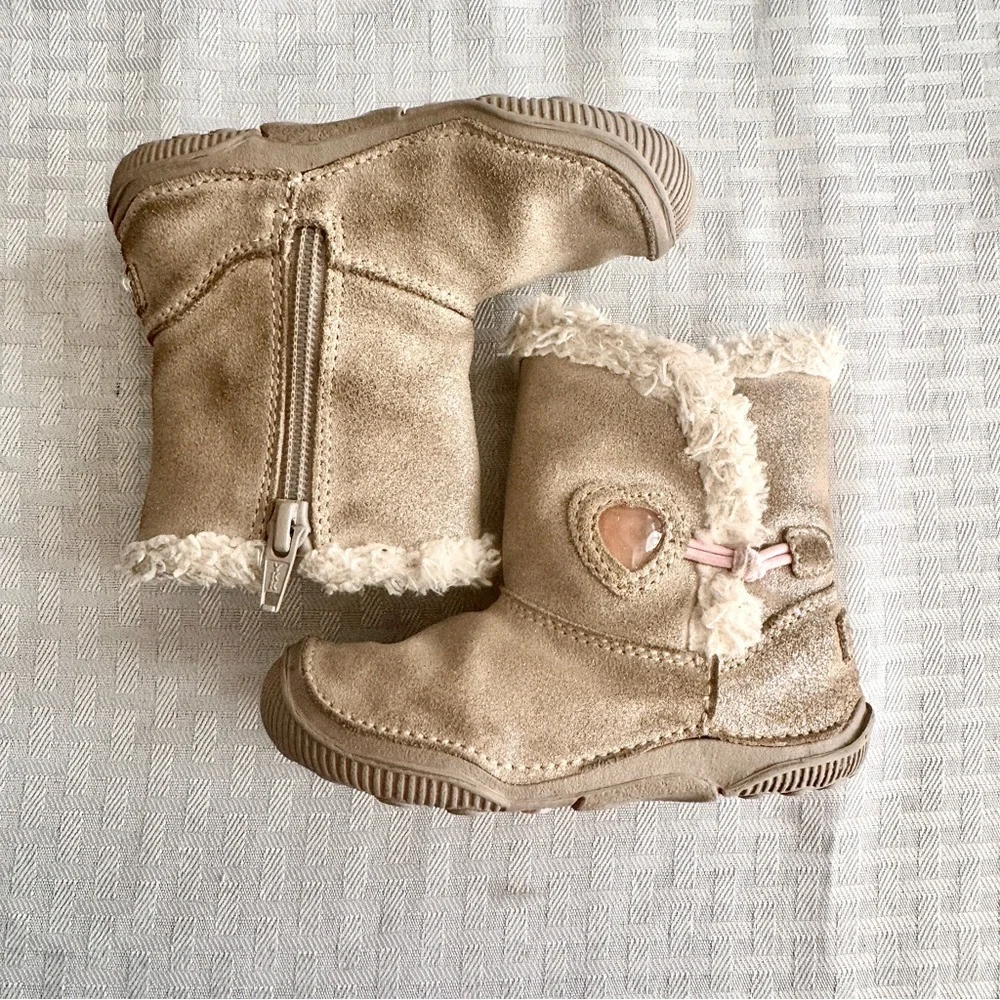 Stride Rite SRT Marta Toddler‎ Girls Boots 6.5M Gold Shimmer Faux Fur Lined